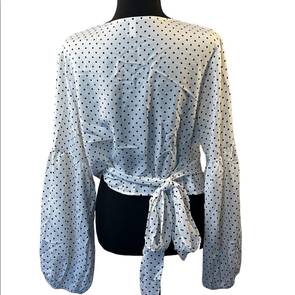 Women’s Long Sleeve V Neck White/Black Polka Dot. Size XL. OFFERS WELCOME‼️‼️ - Picture 7 of 9
